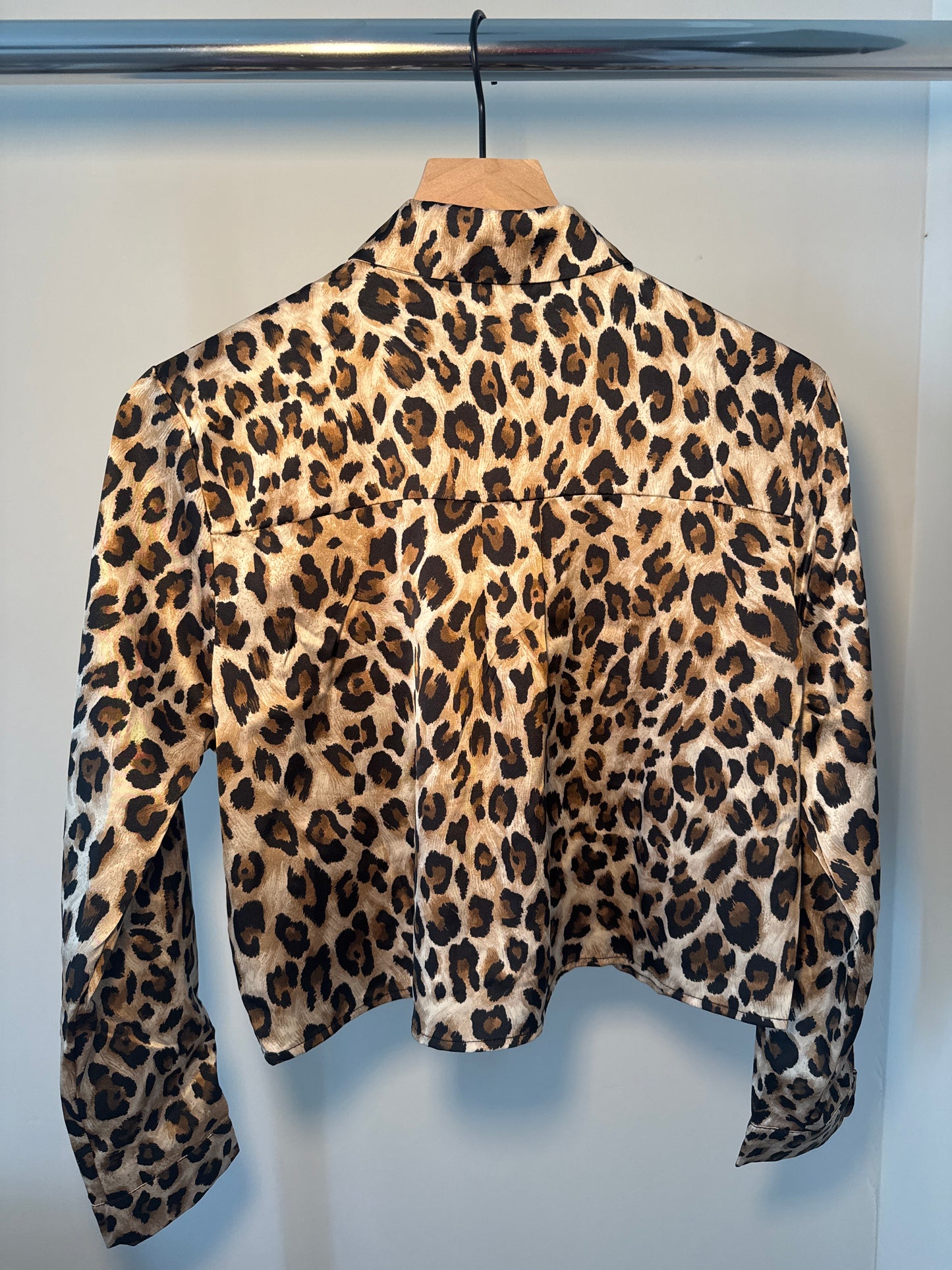 Leopard Print Button-Up Blouse – Size M (Pre-Loved)