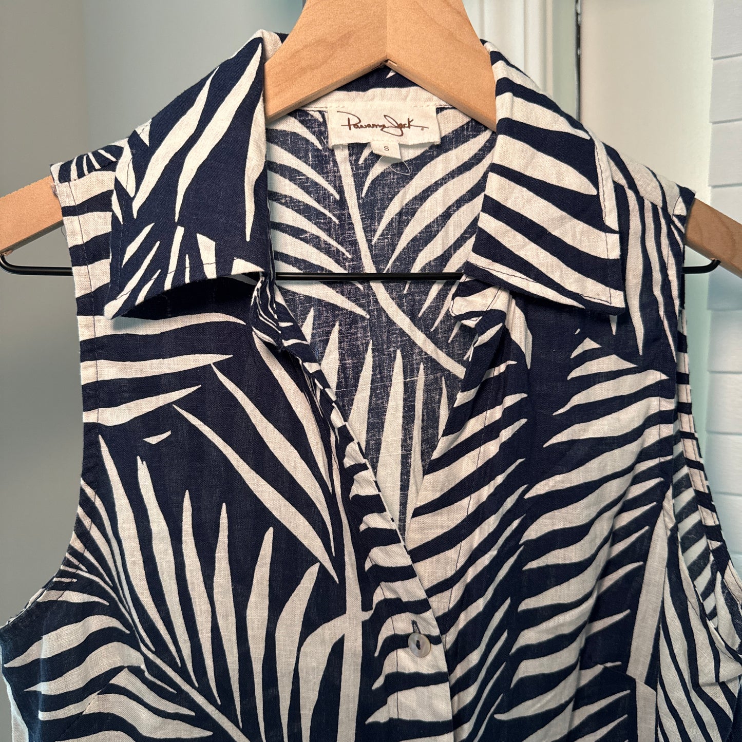 Pre-Loved Palm Print Sleeveless Button Top – Size S