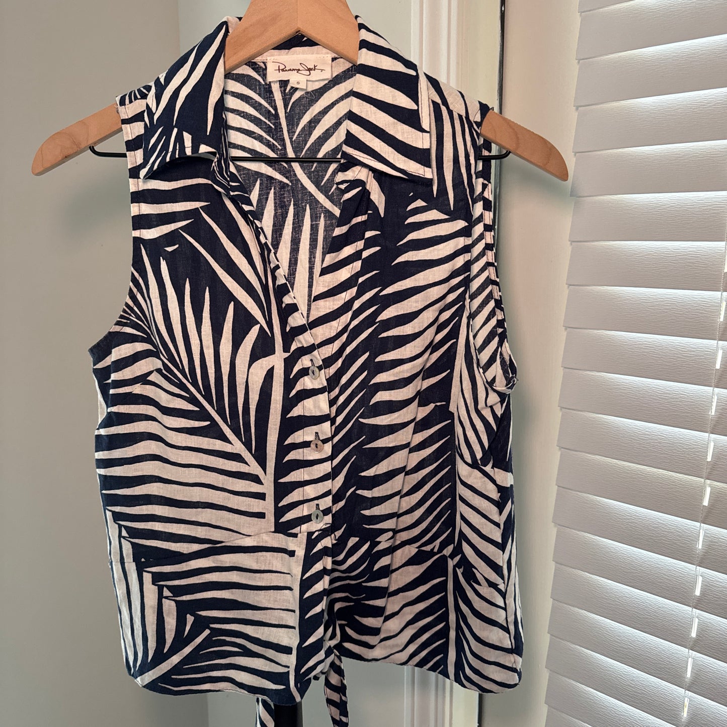 Pre-Loved Palm Print Sleeveless Button Top – Size S